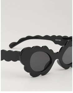 Close-up of wavy square frame kids sunglasses in glossy black with KD61065 serial number