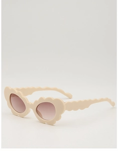 Detail of cream wavy square frame kids sunglasses with brown gradient lenses side view