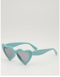 Detail der mintgrünen Herz-Sonnenbrille für Kinder mit UV-Schutz-Gläsern