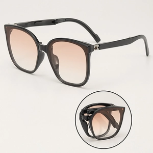 Faltbare Oversize-Sonnenbrille in Mattschwarz mit Verlaufsgläsern und kompaktem Design
