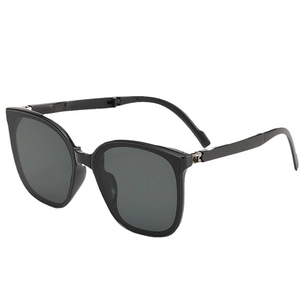 Faltbare Oversize-Sonnenbrille mit schwarzem Rahmen und dunkelgrauen UV-Gläsern