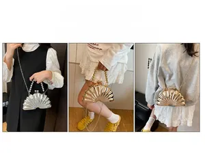 Sac de soirée coquillage avec poignée en perles et bandoulière en chaîne métal
