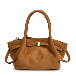 Sac fourre-tout marron en daim brossé avec des détails dorés en vue de face