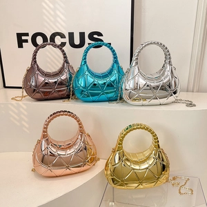 Sacs sous les bras géométriques métalliques en cinq couleurs avec chaînes et poignées