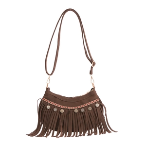 Sac bandoulière marron à franges avec breloques métalliques et sangle de style ethnique