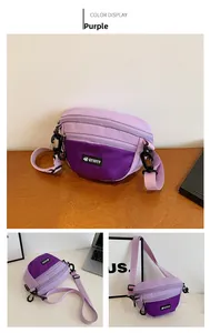 Vue détaillée de la sacoche banane de sport violette en nylon avec poche filet