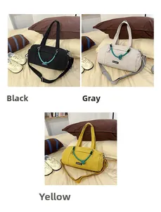Drei Farben von großen Nylon-Reisetaschen mit kontrastierendem Knotendetail
