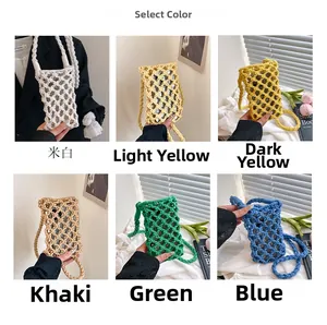 Vue détaillée de sacs à bandoulière tressés en six couleurs pour l'été