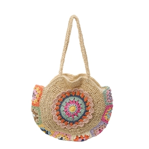 Sac bandoulière rond en paille tissée avec motif au crochet pour les vacances d'été