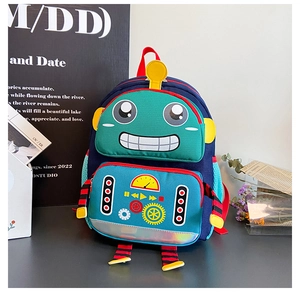 Gros plan détaillé d'un sac à dos pour enfants avec un design de robot bleu et vert
