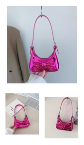 Gros plan du sac à main en cuir PU fuchsia brillant avec nœud décoratif