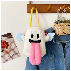 Détail du sac peluche fantôme blanc rigolo avec langue rose et petites ailes bleues