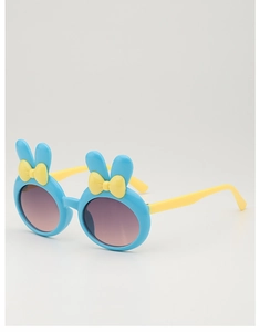 Detailansicht der himmelblauen Kinder-Sonnenbrille mit Hasenohren und gelben Bügeln