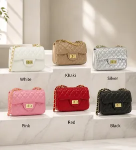 Detailansicht der gesteppten Umhängetaschen in Weiß, Khaki, Silber, Rosa, Rot und Schwarz