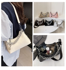 Collage de sac à chaîne montrant cinq couleurs et la capacité pour objets quotidiens