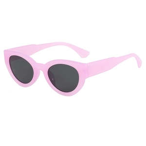 Lunettes de soleil œil-de-chat rose translucide avec verres foncés pour femmes