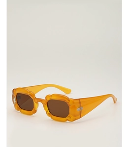 Vue détaillée de montures ambrées en forme de vagues et verres teintés pour lunettes rétro
