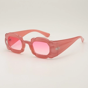 Lunettes de soleil en forme de pétale rose avec verres dégradés, vue à 45 degrés