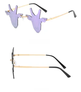Vue détaillée des lunettes de soleil sans monture en forme de chèvre violette