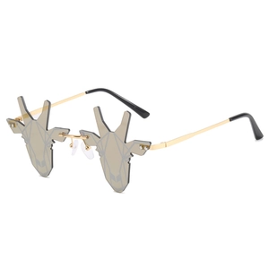 Lunettes de soleil sans monture géométriques tête de chèvre avec verres argentés et monture or
