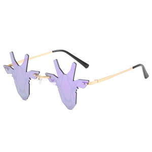 Lunettes de soleil sans monture en forme de cerf avec verres violets et cadre doré