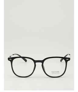 Détail des lunettes anti-lumière bleue carrées avec verres marqués UV400 et certification CE