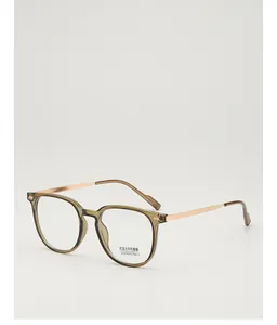 Détail de lunettes anti-lumière bleue vert thé avec branches en métal or rose