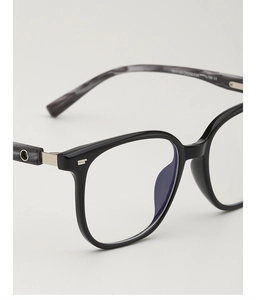 Dettaglio montatura occhiali TR90 con stanghette effetto legno e marchio CE