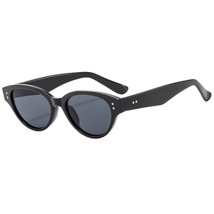 Lunettes de soleil ovales rétro noires avec rivets argentés et verres gris foncé mode