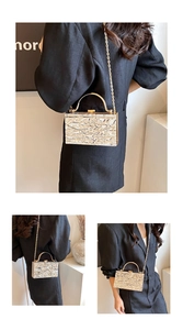 Elegante borsa a mano metallica con effetto increspato mostrata in vari stili d'uso
