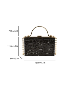 Dettagli dimensioni per borsa clutch nera in acrilico con manico dorato 18x11x6 cm