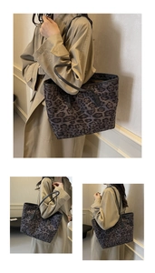 Detail view of the large capacity leopard print tote bag with dual shoulder straps