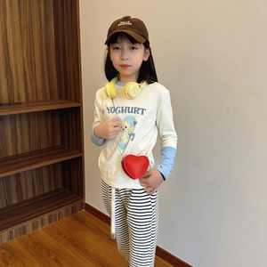 Maglia bimbi a manica lunga con cucciolo e borsa a tracolla a forma di cuore rosso