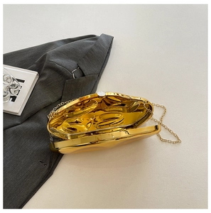 Elegante pochette in acrilico dorato a forma di labbra con catena per serate