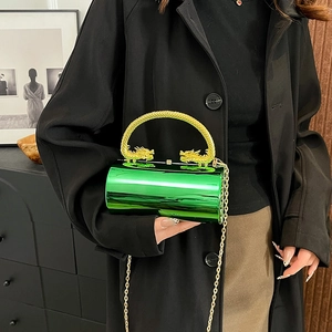 Sac de soirée cylindrique vert métallisé avec poignée tête de dragon dorée et chaîne