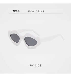 Vue latérale macro de lunettes de soleil blanches en forme de nuage avec verres foncés à 45°