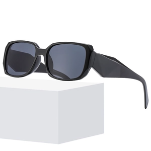 Occhiali Da Sole Quadrati Protezione UV Retro Punk Moda Montatura PC AC Per Uomini Donne Viaggi All Aperto