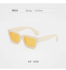 Détail de lunettes de soleil rectangulaires beiges rétro avec verres jaunes à 45 degrés