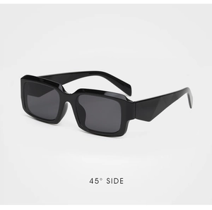 Vue latérale détaillée à 45 degrés des lunettes de soleil noires à monture rectangulaire