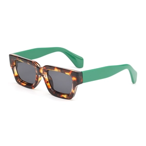 Lunettes de soleil carrées rétro écaillées avec branches vert vif et protection UV