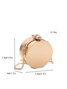 Dettaglio dimensioni di una mini borsa da sera tonda dorata con chiusura ad ape e catena