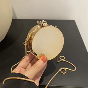 Mini borsa tonda in acrilico dorato di lusso con chiusura ad ape e catena in metallo