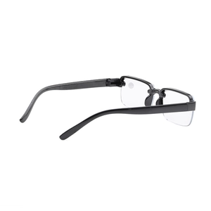 Schicke schwarze Halbrand-Lesebrille für Senioren in einer 45-Grad-Seitenansicht