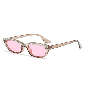 Lunettes de soleil œil de chat, verres roses, monture marron strassée et protection UV