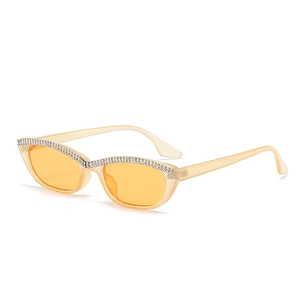Lunettes de soleil œil de chat chic avec monture strass et verres orange vintage