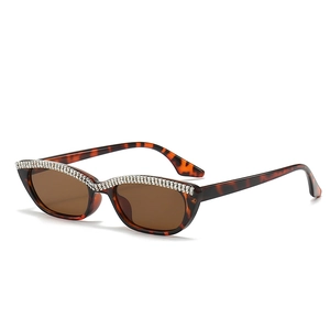 Lunettes de soleil œil de chat écaillé avec strass et verres teintés marron