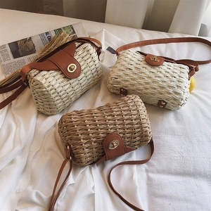 Handmade Straw Woven Crossbody Bag Retro Summer Beach Vacation Shoulder Bag With PU Leather Flap Metal Turn Lock Women