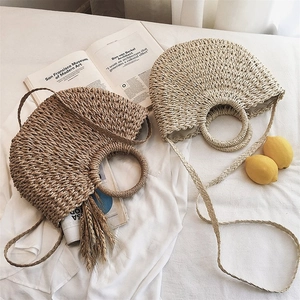 Sacs à main en paille tissés main en marron et beige pour les vacances d'été à la plage