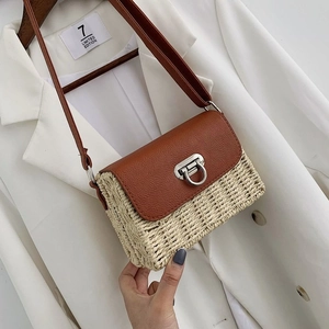 Sac À Bandoulière En Paille Tissée Avec Rabat En Cuir PU Boucle Métallique Rétro Sac De Plage Été Pour Femmes