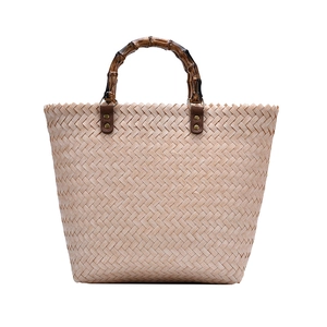 Sac fourre-tout tissé pastoral avec poignées en bambou et détails vintage